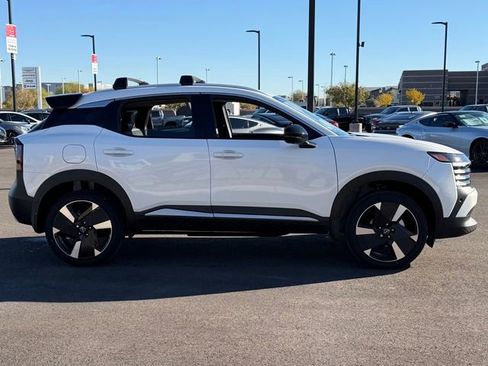 New 2026 Nissan Kicks SR w/ Cold Weather Package FWD image 7