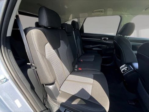 Used 2022 Kia Sorento LX FWD image 25