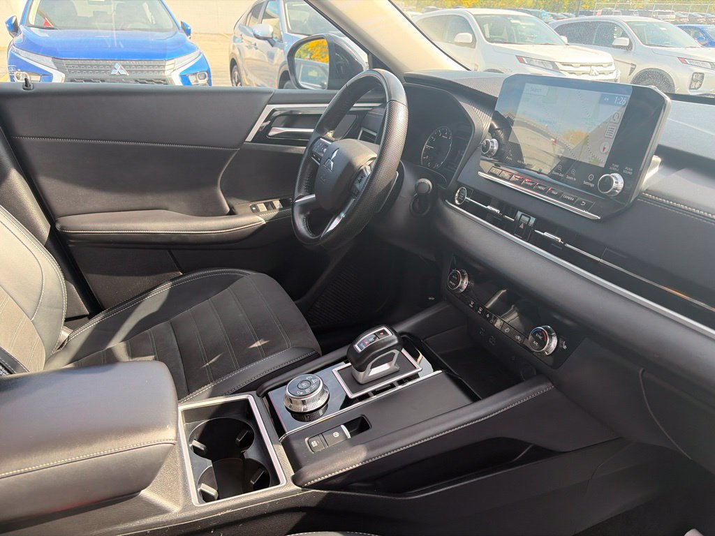 Used 2024 Mitsubishi Outlander SE FWD image 12