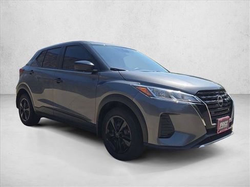 Used 2024 Nissan Kicks S FWD image 3