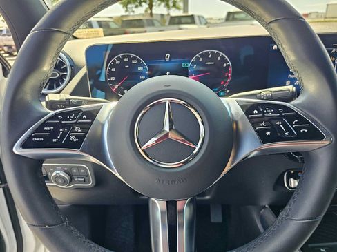 Used 2025 Mercedes-Benz GLA 250 image 22