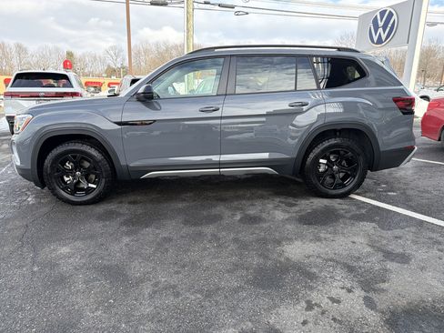 New 2026 Volkswagen Atlas Peak Edition image 4