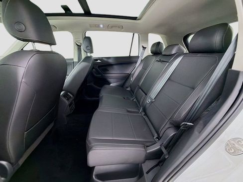 Used 2018 Volkswagen Tiguan SE w/ Panoramic Sunroof Package image 25