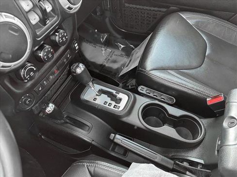 Used 2016 Jeep Wrangler Unlimited Rubicon image 16