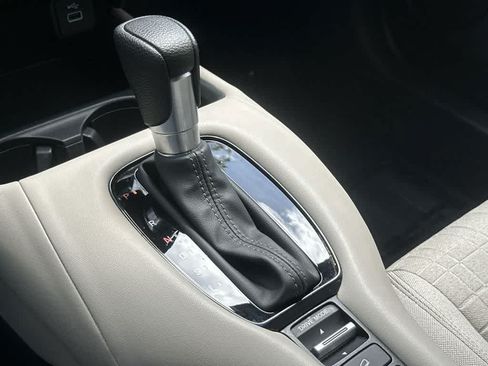 Used 2024 Honda HR-V LX image 21