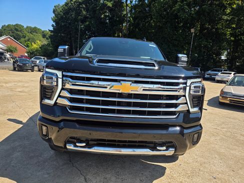 Used 2024 Chevrolet Silverado 3500 High Country w/ High Country Premium Package AWD/4WD image 2