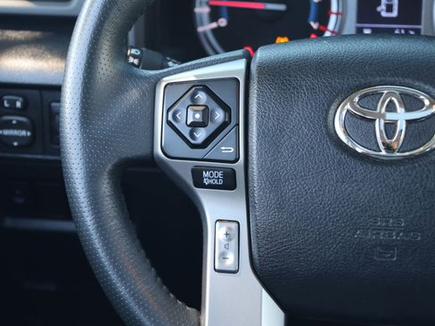 Used 2018 Toyota 4Runner SR5 Premium image 18