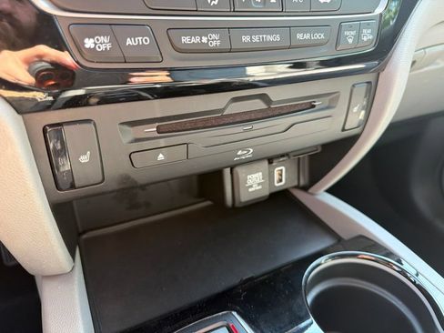 Certified 2020 Honda Pilot Touring image 35