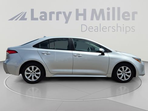 Used 2025 Toyota Corolla LE FWD image 6