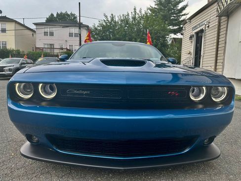 Used 2022 Dodge Challenger R/T Scat Pack RWD image 5