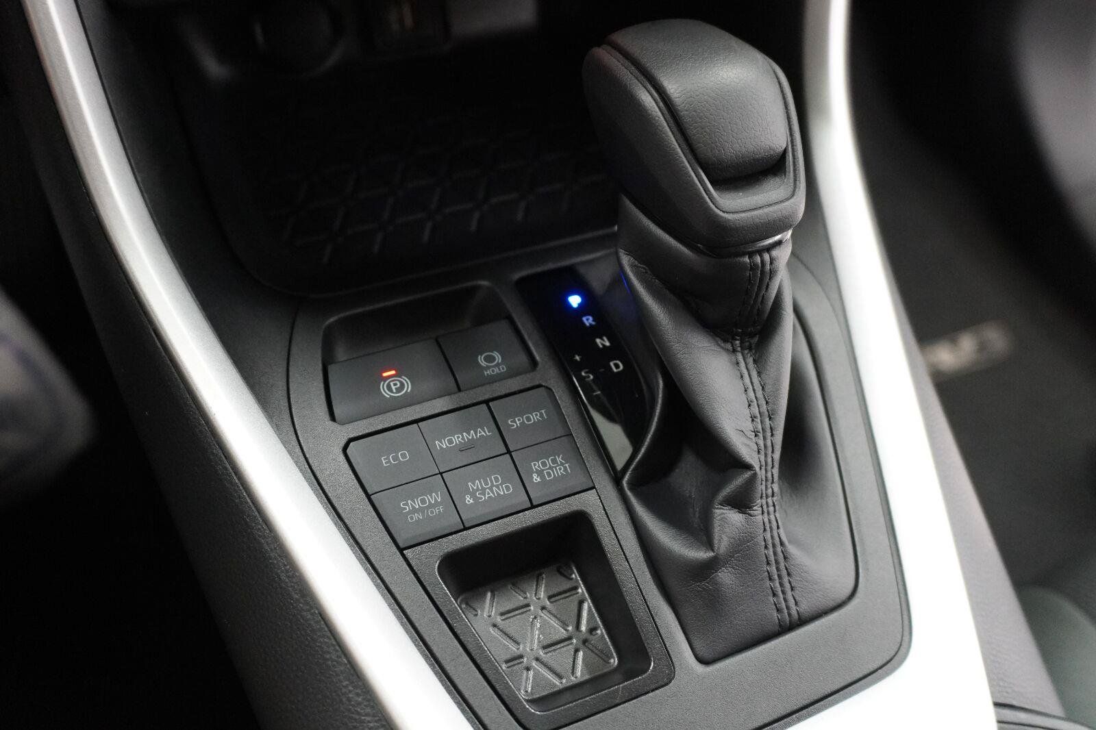 Used 2025 Toyota RAV4 LE AWD/4WD image 19