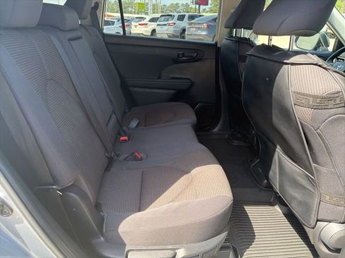 Used 2022 Toyota Highlander LE image 14