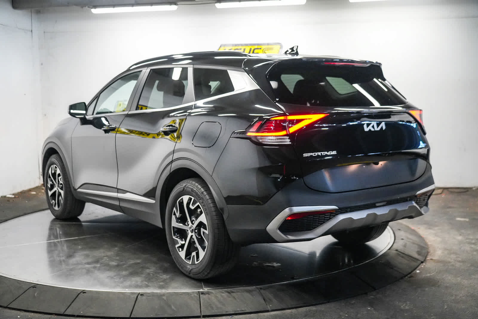 Used 2024 Kia Sportage EX w/ EX Premium Package AWD/4WD image 8