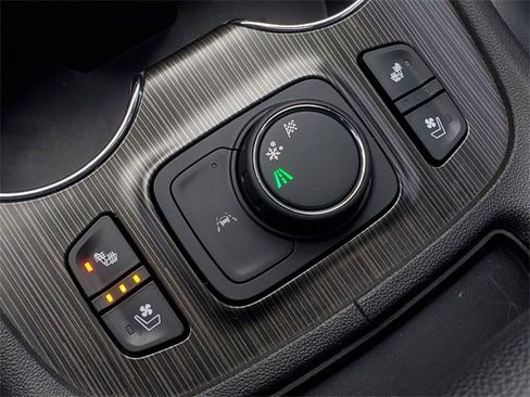 Used 2022 GMC Acadia SLT w/ Preferred Package image 32