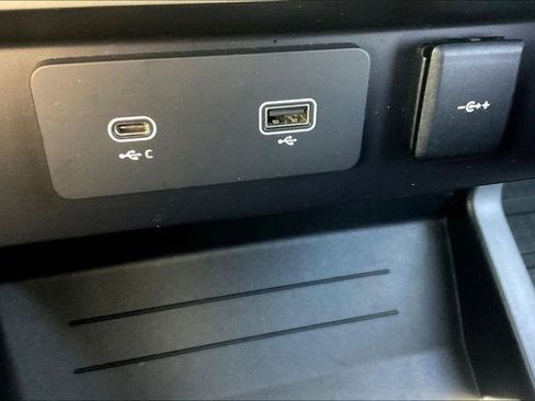 Used 2022 Land Rover Defender 90 X-Dynamic S image 36