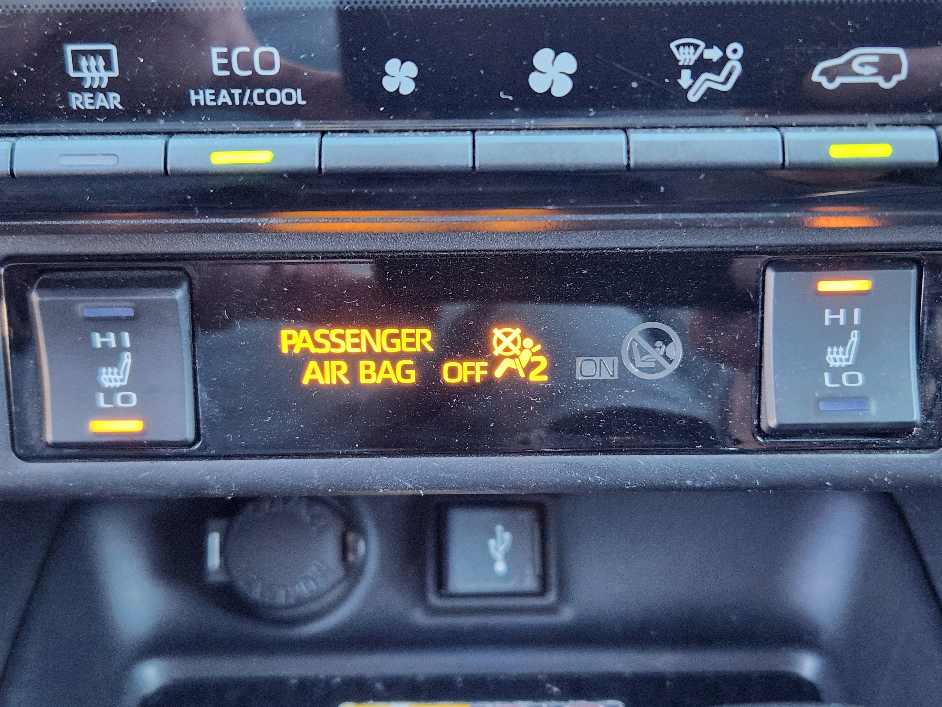 Used 2022 Toyota RAV4 XSE AWD/4WD image 15