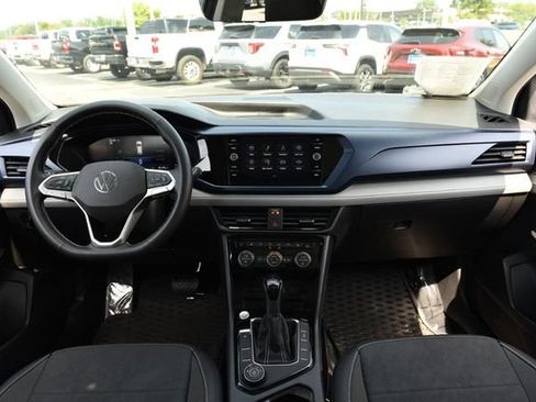 Used 2024 Volkswagen Taos SE w/ Panoramic Sunroof Package AWD/4WD image 7