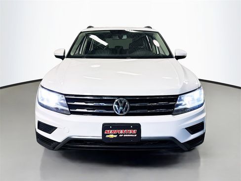 Used 2021 Volkswagen Tiguan SE w/ Panoramic Sunroof Package image 4
