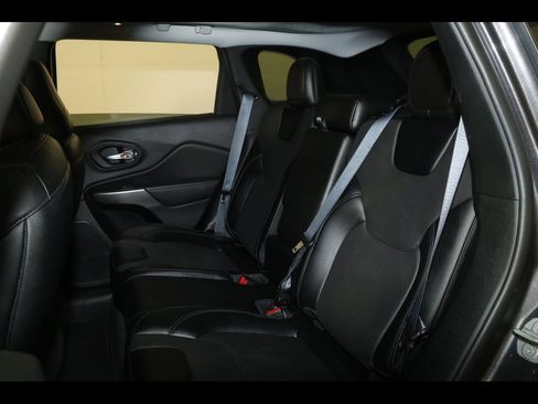 Used 2022 Jeep Cherokee Latitude Lux w/ Sun & Sound Group image 30