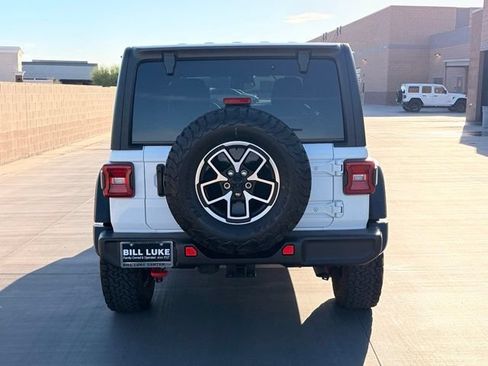 Used 2025 Jeep Wrangler Unlimited Rubicon w/ Convenience Group AWD/4WD image 9