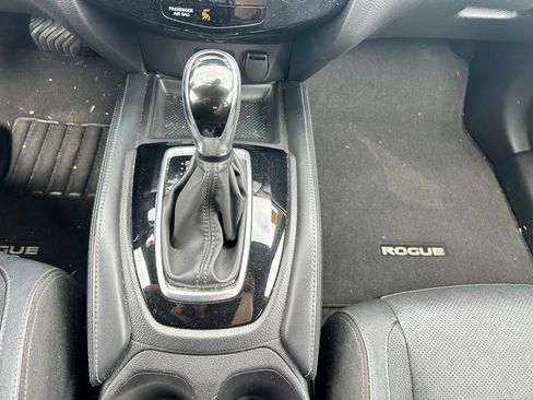 Used 2018 Nissan Rogue SL w/ Premium Package AWD/4WD image 25