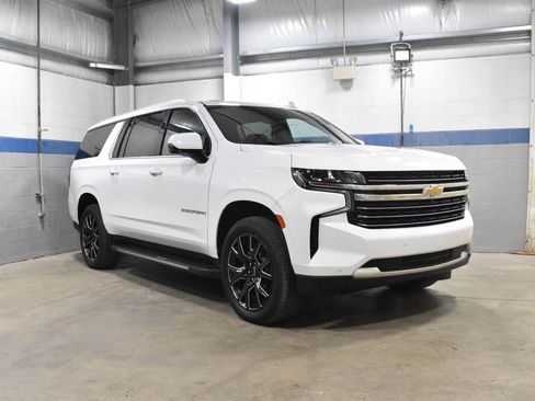 Used 2024 Chevrolet Suburban LT w/ LT Signature Package AWD/4WD image 28