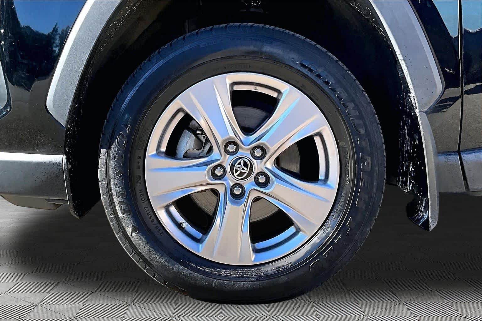 Certified 2022 Toyota RAV4 XLE FWD image 11