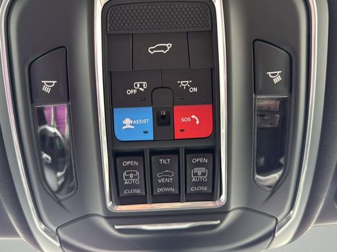 New 2026 Jeep Grand Cherokee L Limited w/ Luxury Tech Group II AWD/4WD image 36