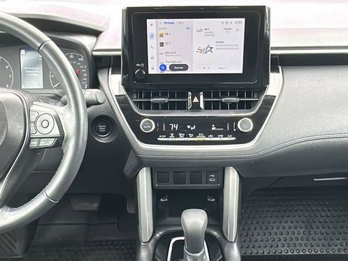 Used 2024 Toyota Corolla Cross LE image 11