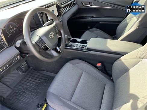 Used 2025 Toyota Camry XLE image 24
