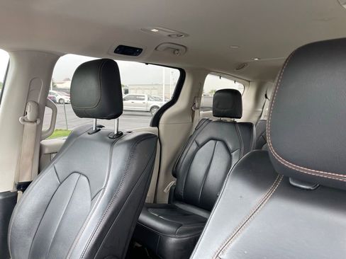 Used 2020 Chrysler Pacifica Touring-L Plus FWD image 16