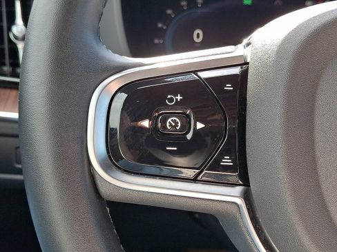 Used 2024 Volvo XC60 B5 Plus AWD/4WD image 22