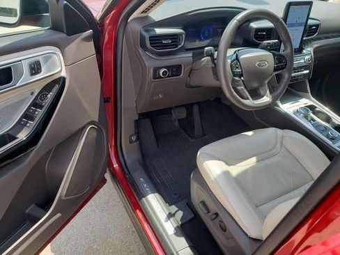 Used 2023 Ford Explorer Platinum w/ Technology Package AWD/4WD image 12