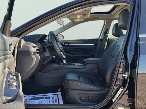 Used 2025 Nissan Altima 2.5 SR w/ SR Premium Package image 30