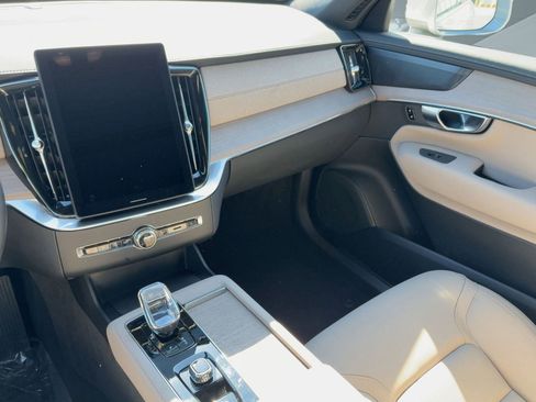 Certified 2025 Volvo XC90 B5 Plus image 27