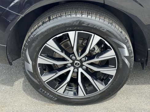 Certified 2024 Volvo XC60 B5 Plus w/ Climate Package AWD/4WD image 7