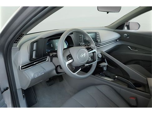 Used 2025 Hyundai Elantra SE FWD image 25