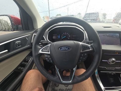 Used 2019 Ford Edge Titanium FWD image 21
