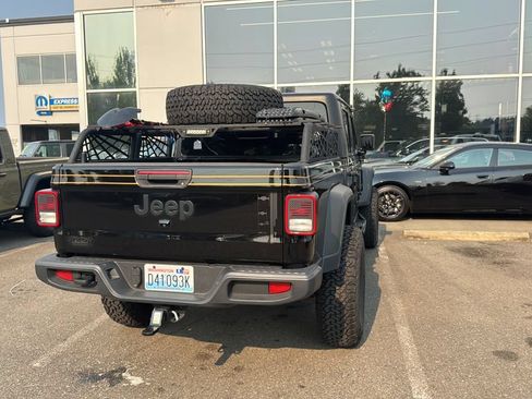 Used 2023 Jeep Gladiator Sport w/ Trailer Tow Package AWD/4WD image 5