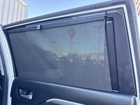 Used 2017 Toyota Highlander SE image 46