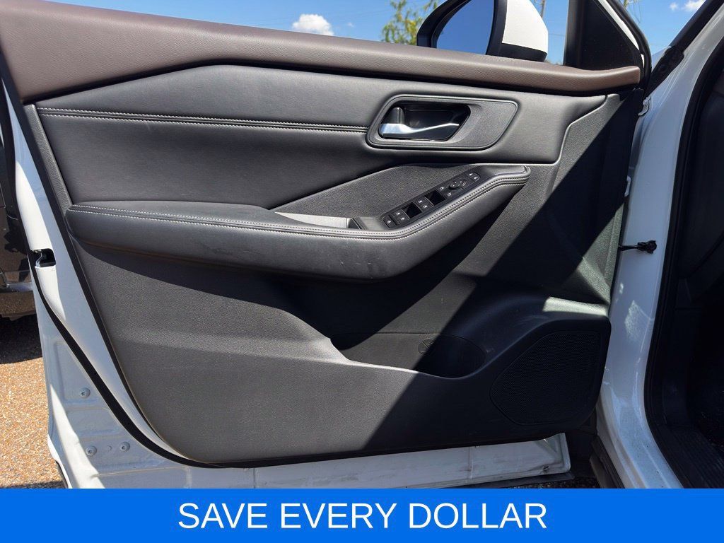 Used 2023 Nissan Rogue SV w/ SV Premium Package FWD image 7