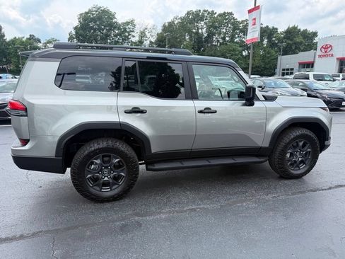 Used 2024 Lexus GX 550 AWD/4WD image 9
