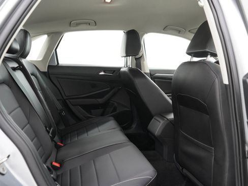 Used 2022 Volkswagen Jetta SE FWD image 12
