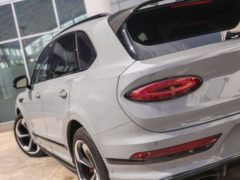 Certified 2025 Bentley Bentayga AWD/4WD image 15