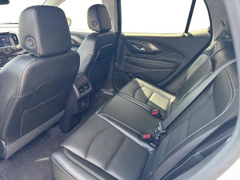 Used 2024 GMC Terrain SLT AWD/4WD image 9
