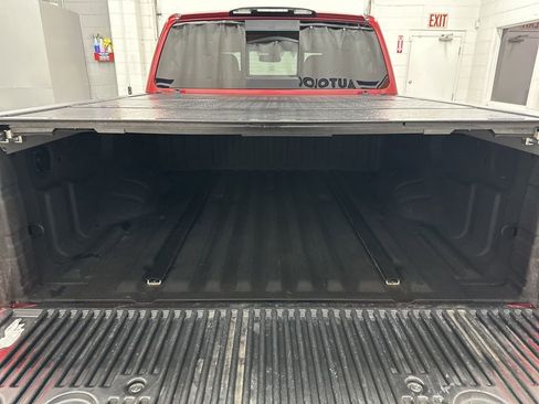 Used 2017 Nissan Titan PRO-4X w/ Pro-4x Convenience Package AWD/4WD image 12