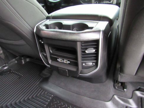 Used 2019 RAM 1500 Big Horn AWD/4WD image 40