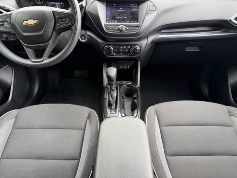 Used 2023 Chevrolet TrailBlazer LT FWD image 24