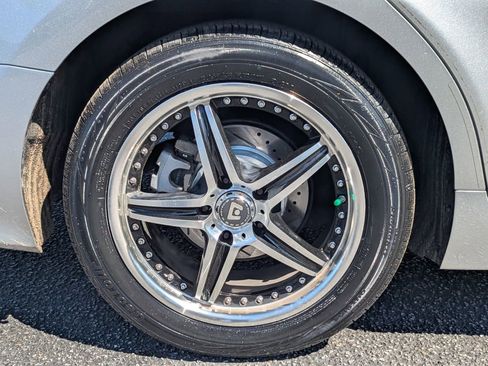 Used 2019 Toyota Camry LE image 13