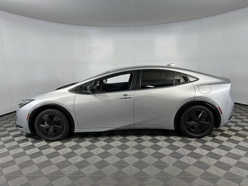 Used 2025 Toyota Prius LE image 10